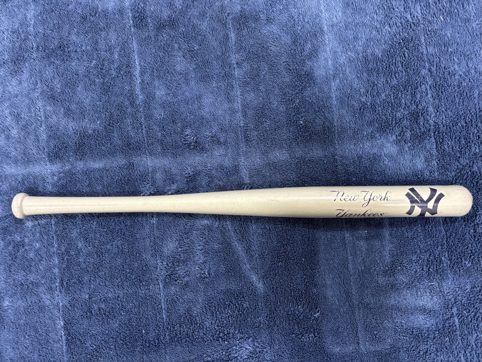 NEW YORK YANKEES 18” MINI WOOD BAT GRAY Coopersburg sports 2003