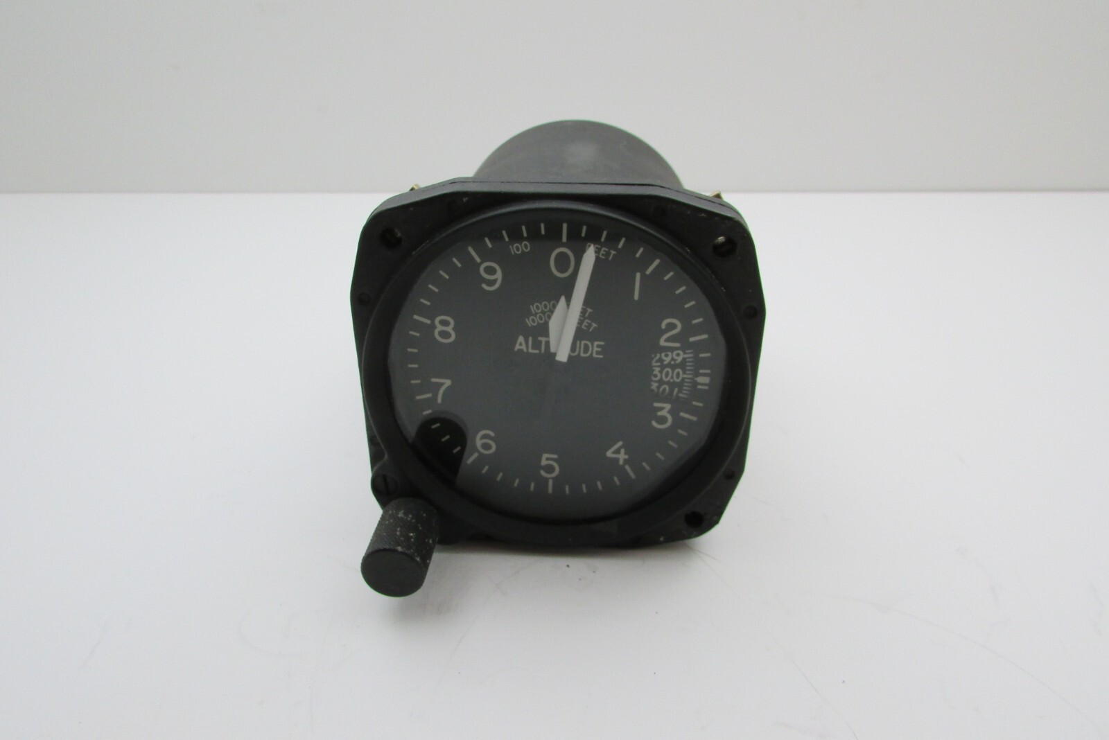 UNITED INSTRUMENTS ALTIMETER / ALTITUDE INDICATOR - LA-71-11 - MFG by TOKYO INS