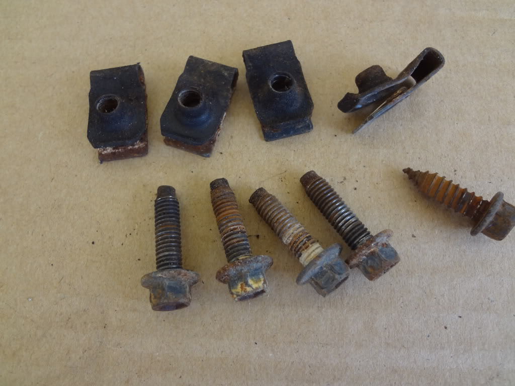1987 - 1993 MUSTANG SHIFTER BOOT GASKET CLIPS & BOLTS OEM SKU# fxm1015