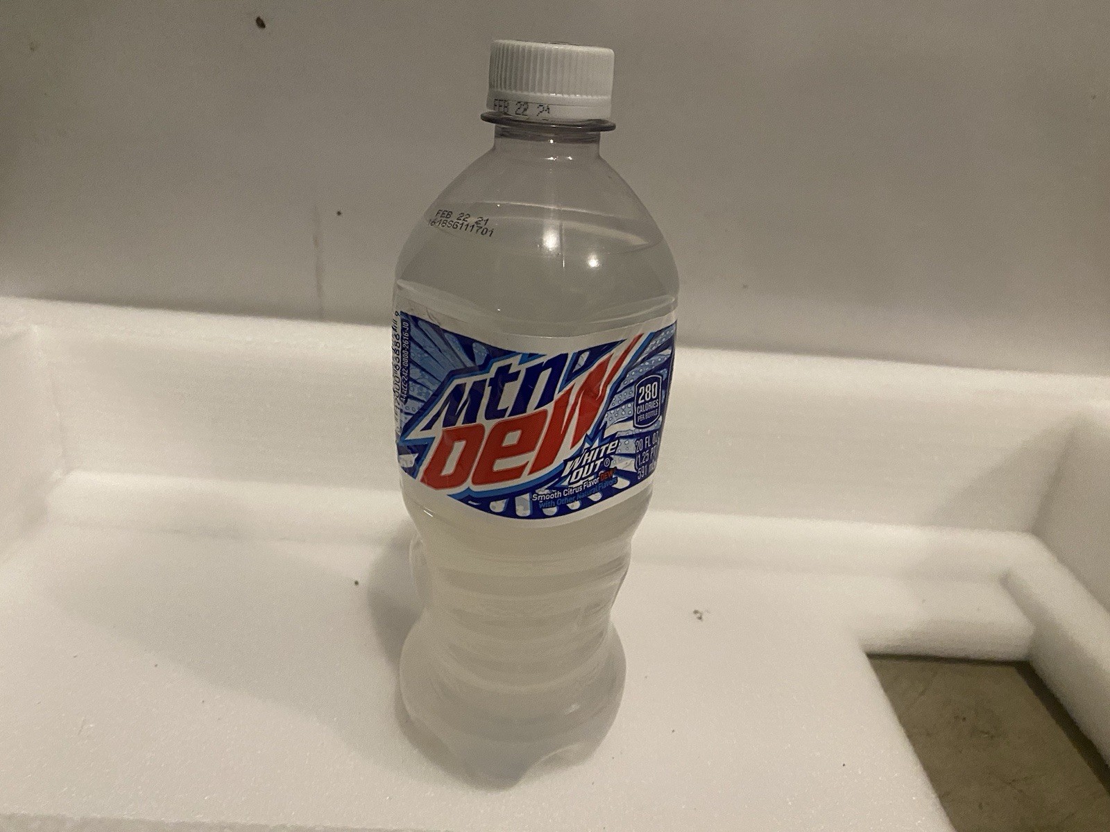 1x Mountain Dew White Out Full MTN 20 oz Bottle Discontinued Rare