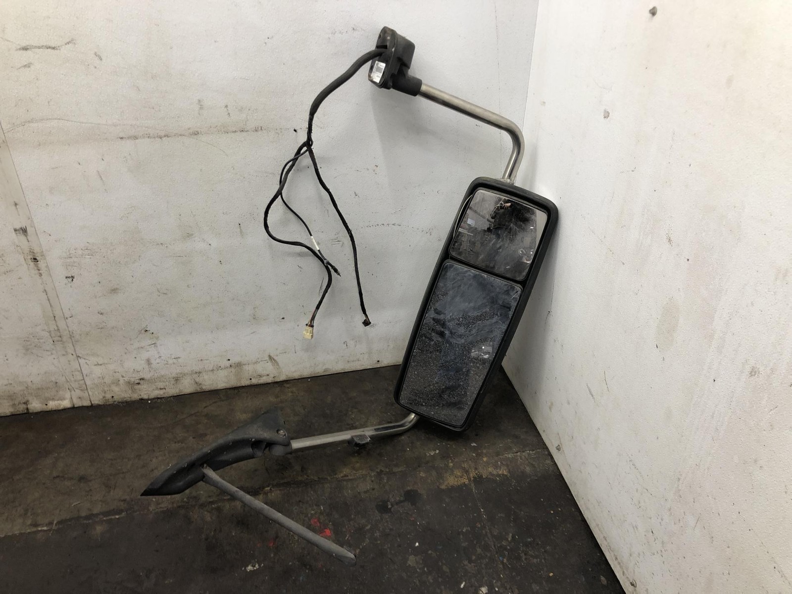 2007-2014 International PROSTAR POLY/CHROME Left/Driver Door Mirror - Used