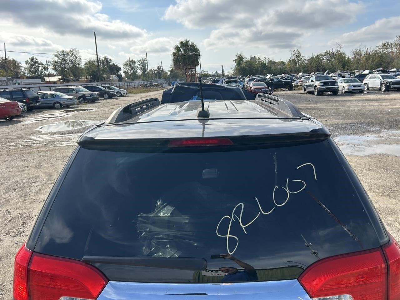 TERRAIN   2016 Antenna 104944253