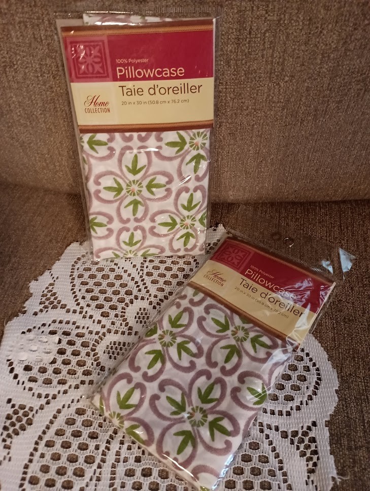 NEW Set/2  (20"x30") Lavender/Green/White Polyester Pillowcases-Abstract Floral