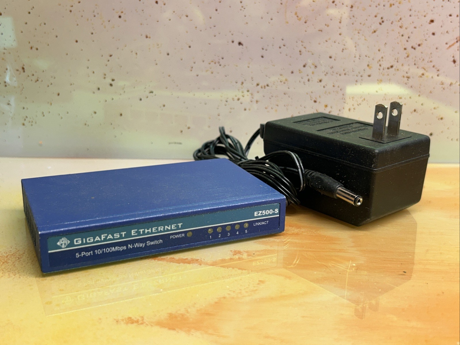 GIGAFAST EZ500-S 5-Port 10/100 Mbps N-Way Ethernet Switch - W/plug Power Adapter