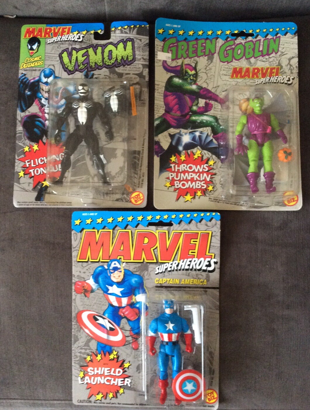 TOY BIZ MARVEL SUPER HEROES FIGURE LOT (3) VENOM,GREEN GOBLIN, CAPT AMERICA. MIP