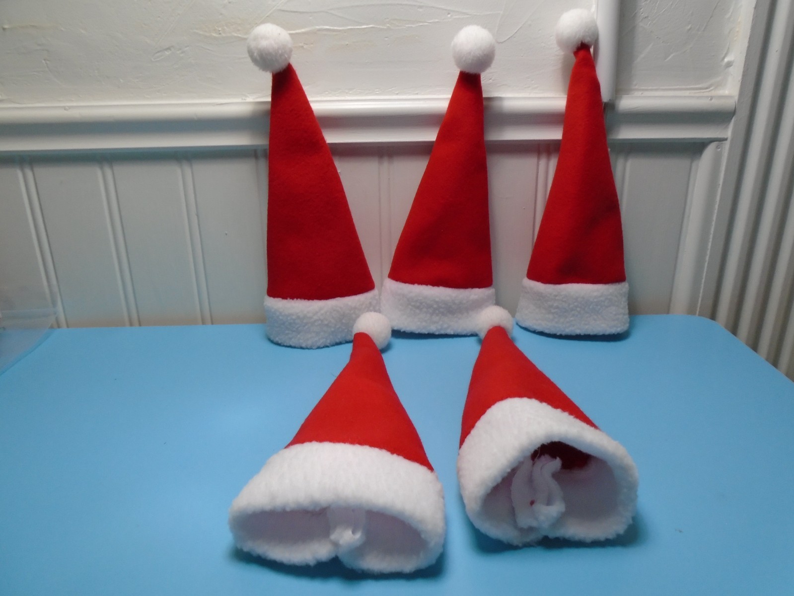 SET OF 5 FABRIC 7" SANTA HATS UNBRANDED (CB4884)