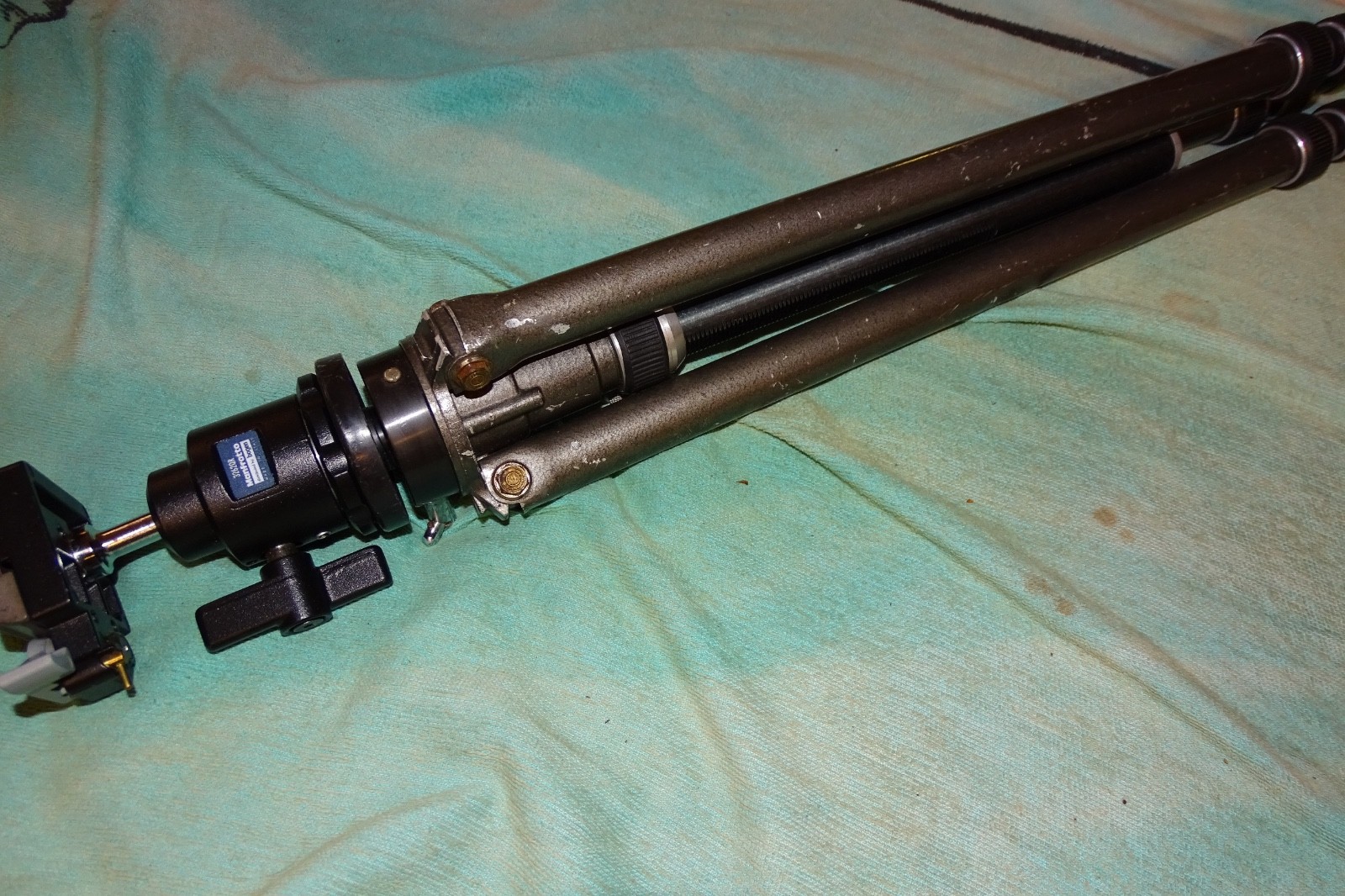 VINTAGE GITZO TRIPOD LEG. W/ MANFROTO 32620R BALL HEAD