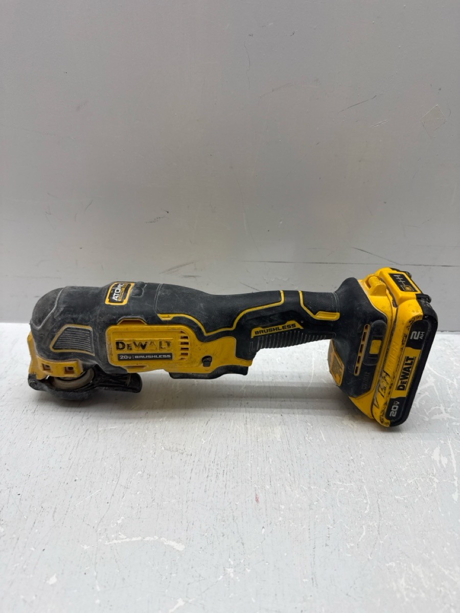DEWALT DCS354 20V Max Atomic Oscillating Multi-Tool with 2Ah Battery Bundle