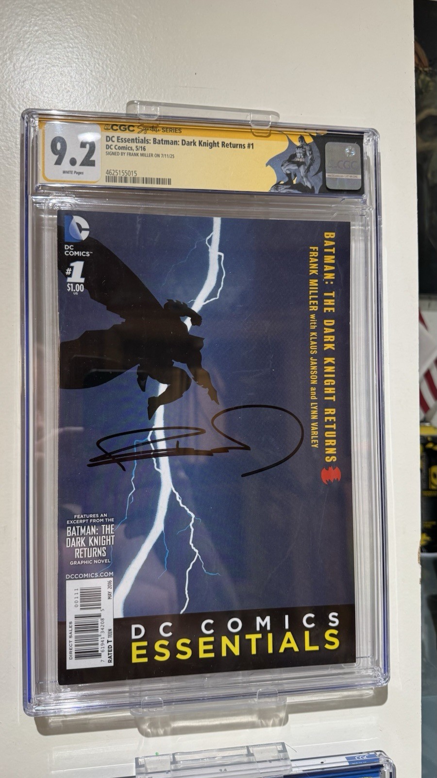 DC Essentials Batman Dark Knight Returns #1 CGC Signed by Frank Miller