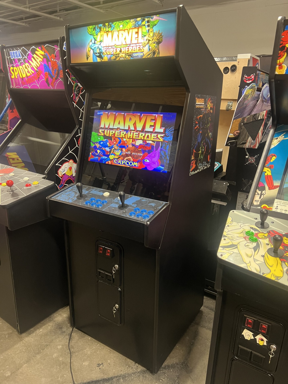 MARVEL SUPER HEROES ARCADE MACHINE by CAPCOM 1995 (Excellent Condition)*RARE*