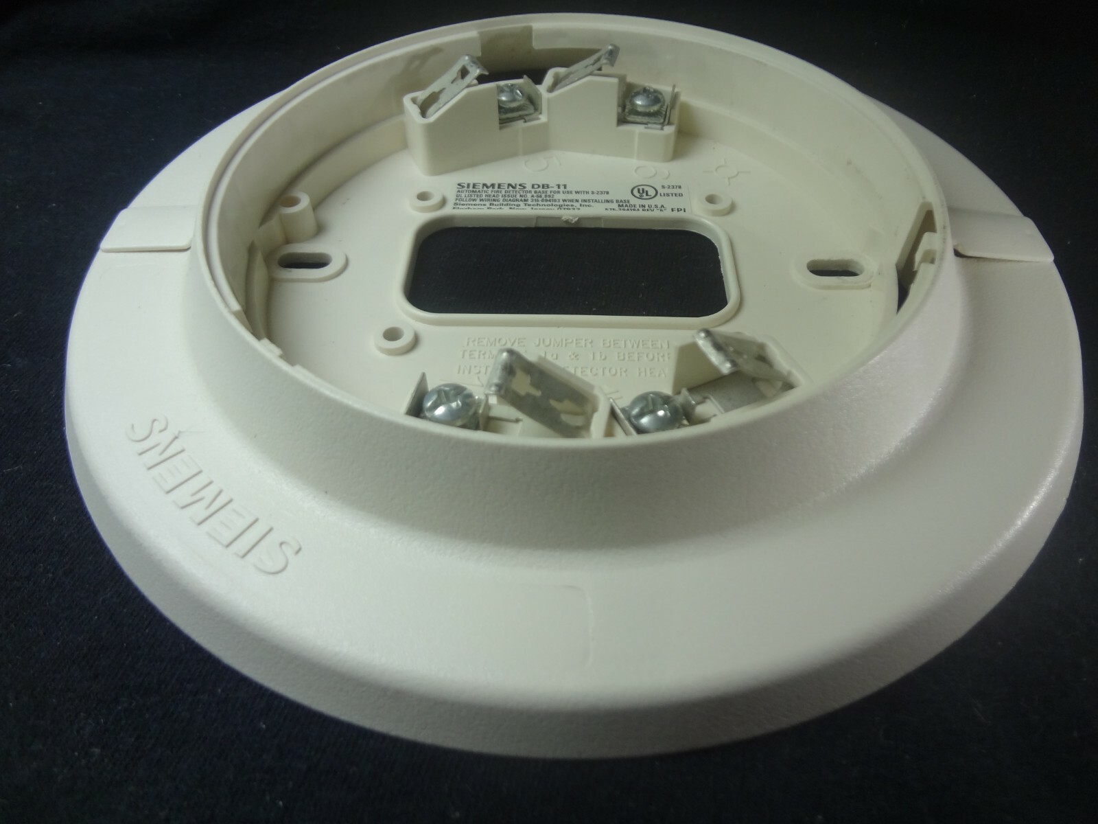 SIEMENS CERBERUS PYROTRONICS DB-11 DETECTOR BASE 500-094151 FREE SHIPPING !!!