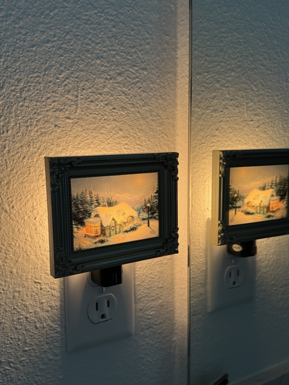 Vintage 2000 Thomas Kinkade Silent Night Nightlight