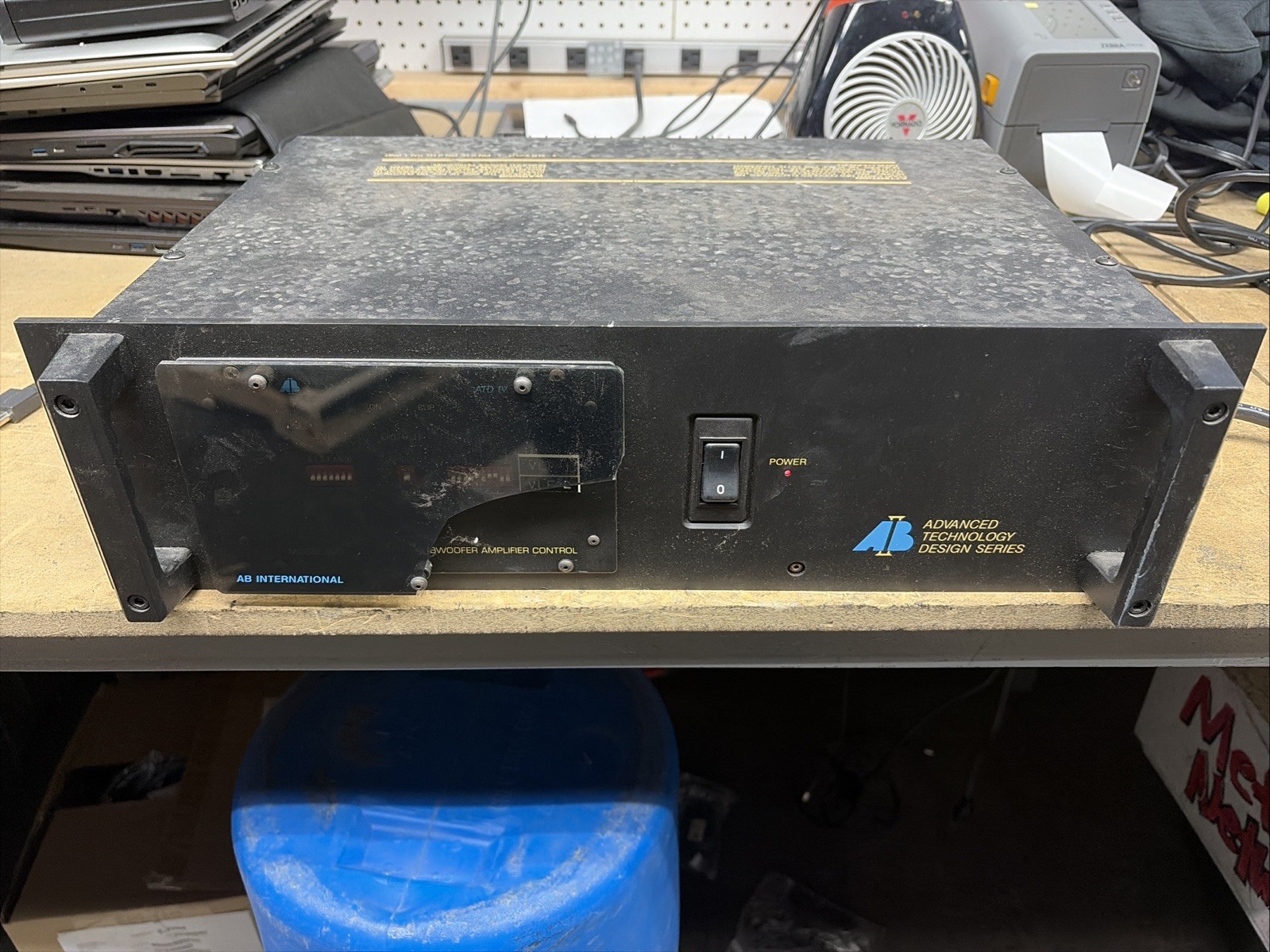 AB International 821 Amplifier