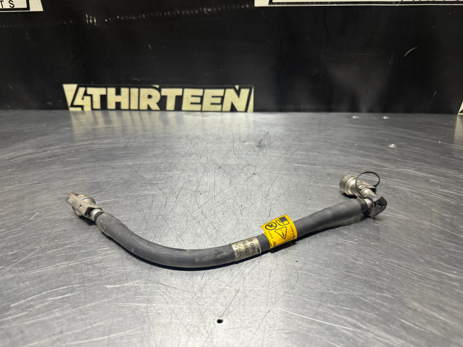 04 - 06 PONTIAC GTO FUEL RAIL INTAKE HOSE 92164421 OEM #N386