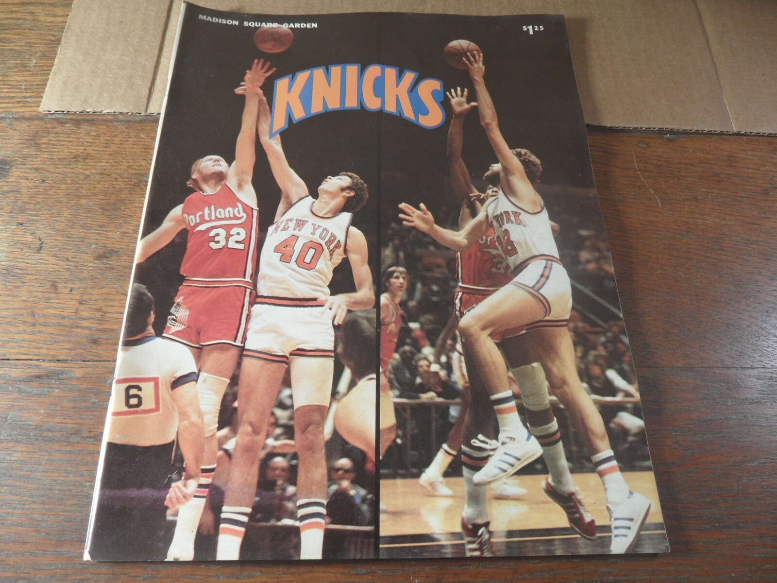 2-A KNICKS vs. Chicago Bulls Basketball program Feb 28, 1976  Vol. 9, No 3