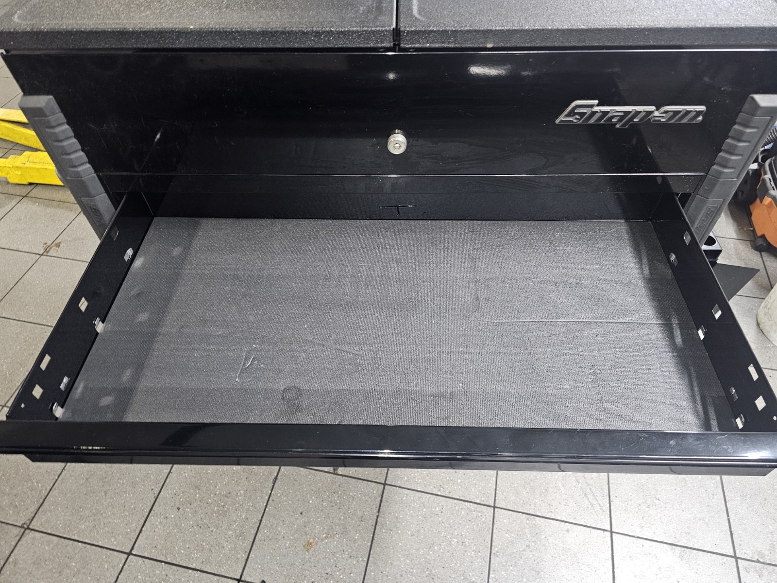 Snap On Tool Box 40 Inch Wide Split Sliding Lid Model KRSC430ABFI7