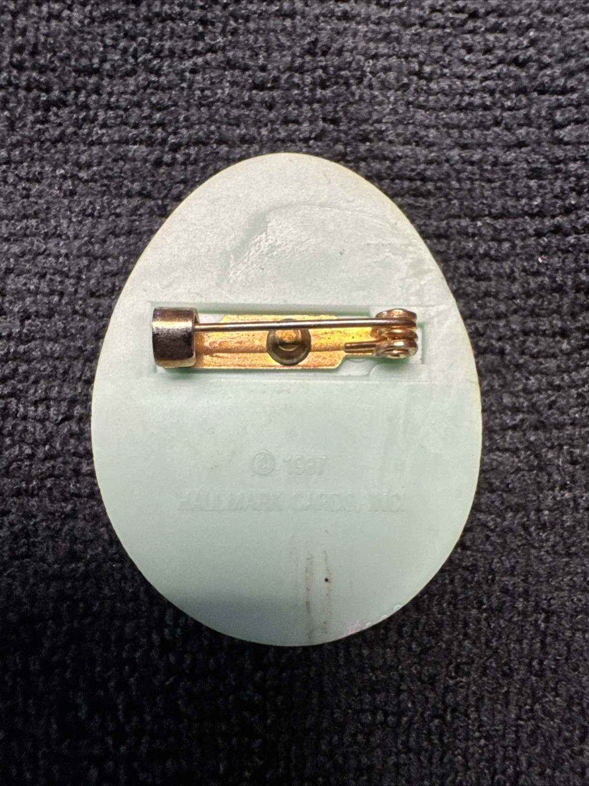 1987 Hallmark Easter Lapel Pin Paster Egg Geometric Pattern NICE
