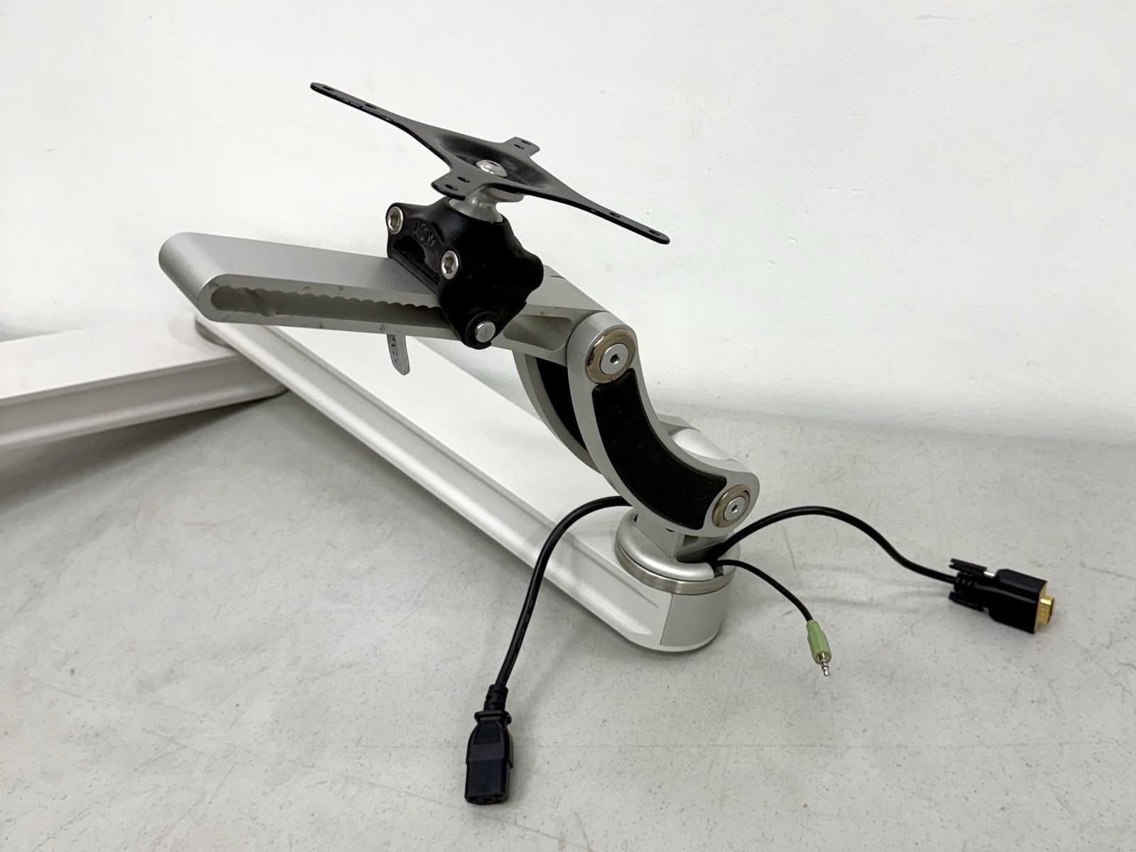 ICW Elite 5220 Double-Arm Wall Mount For LCD Displays