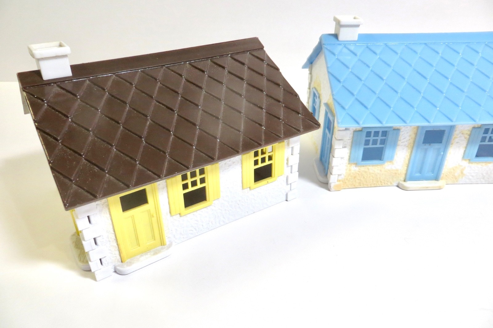 Plasticville Cape Cod House (3) Unbroken Complete