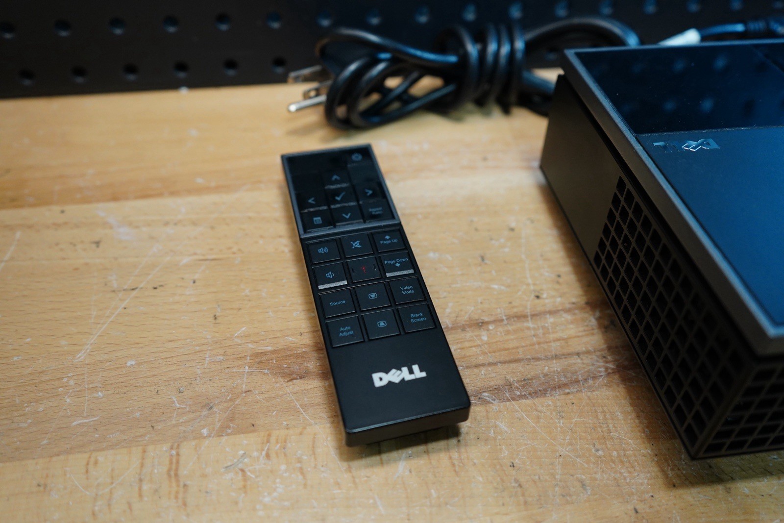 (M) Dell Projector M209X Black DLP VGA HDMI Remote Cables Case Cap