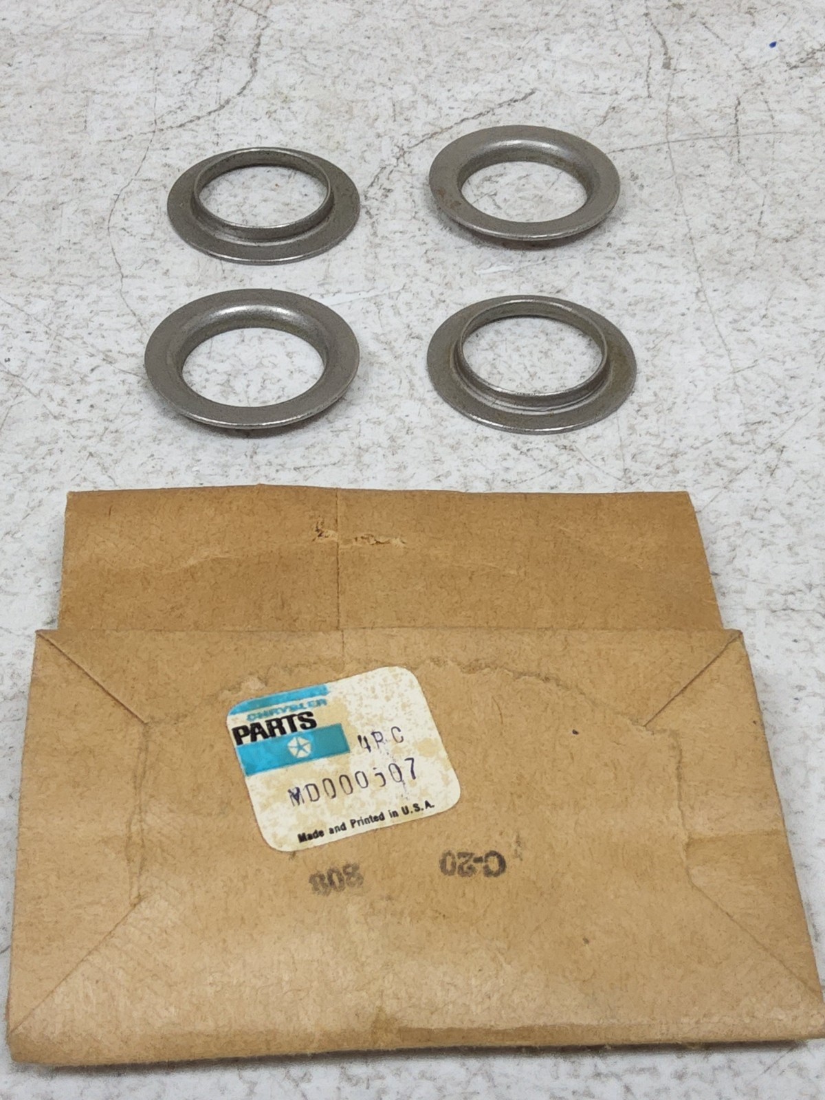 MD000507 Mitsubishi Valve Spring Seats 2.4L 8 Valve