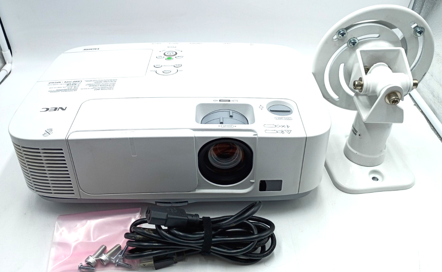 NEC NP-P451X 1024 x 768 Projector hdmi 17% lamp life comes with MOUNTING BRACKET