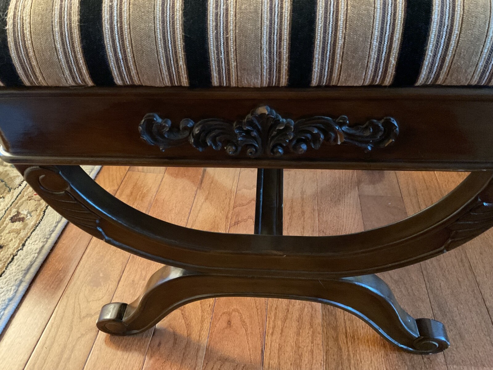 VTG Regency Style Carved Upholstered Bench Entryway Bench