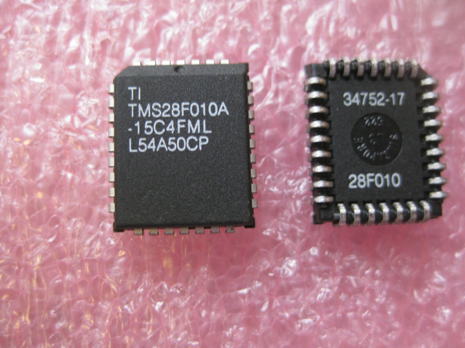 TMS28F010A-15C4FML IC 128K X 8 FLASH 150NS 32-PIN PLCC TMS28F010A (LOT OF 2)