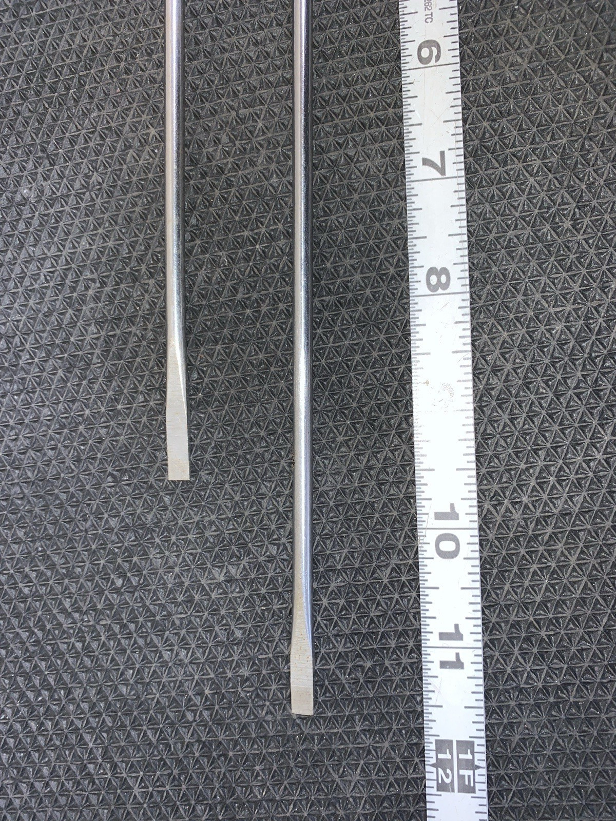 2 sizes vintage Snap On electronics screwdrivers SSDE68B (11") and SSDE66 (9")
