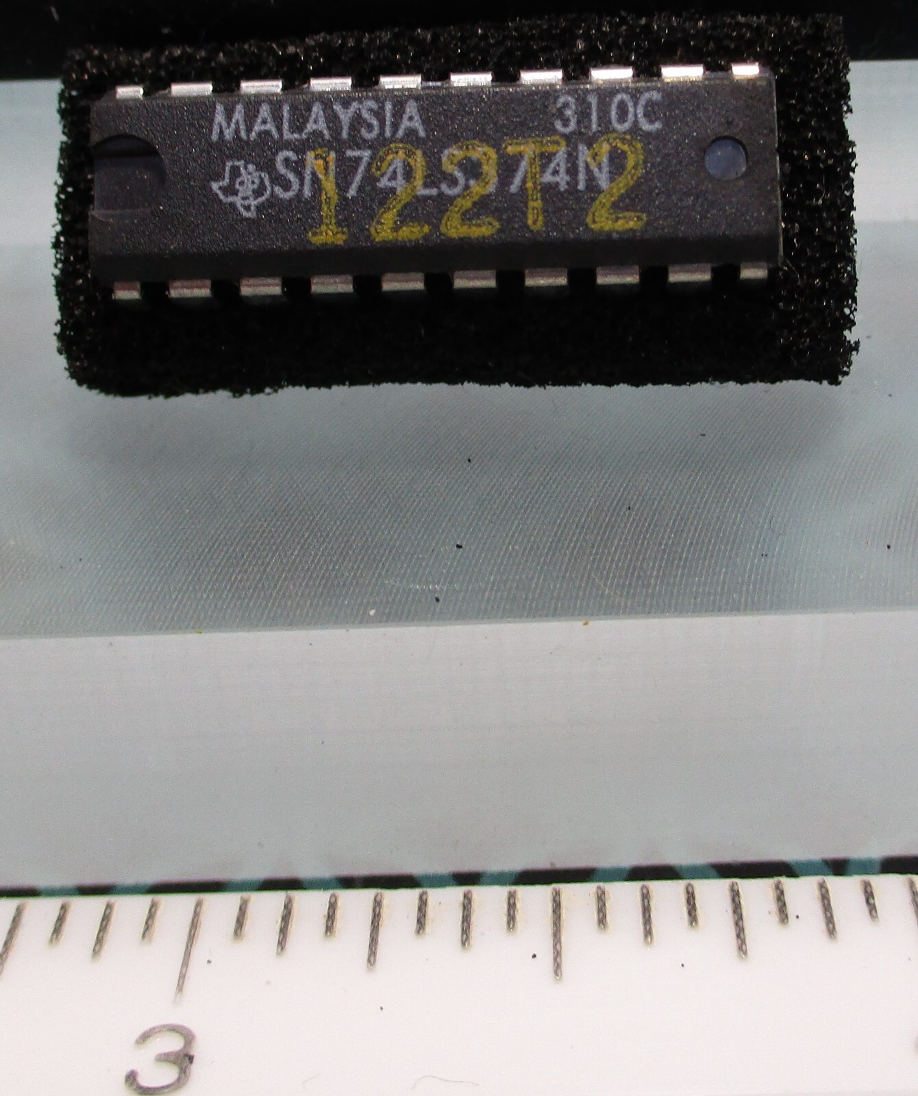 Texas Instruments Octal D-Type Edge Triggered Flip-Flops 3-State Out SN74LS374N