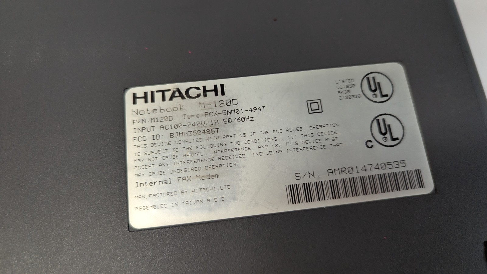 VINTAGE HITACHI M-1200 LAPTOP COMPUTER TURNS ON