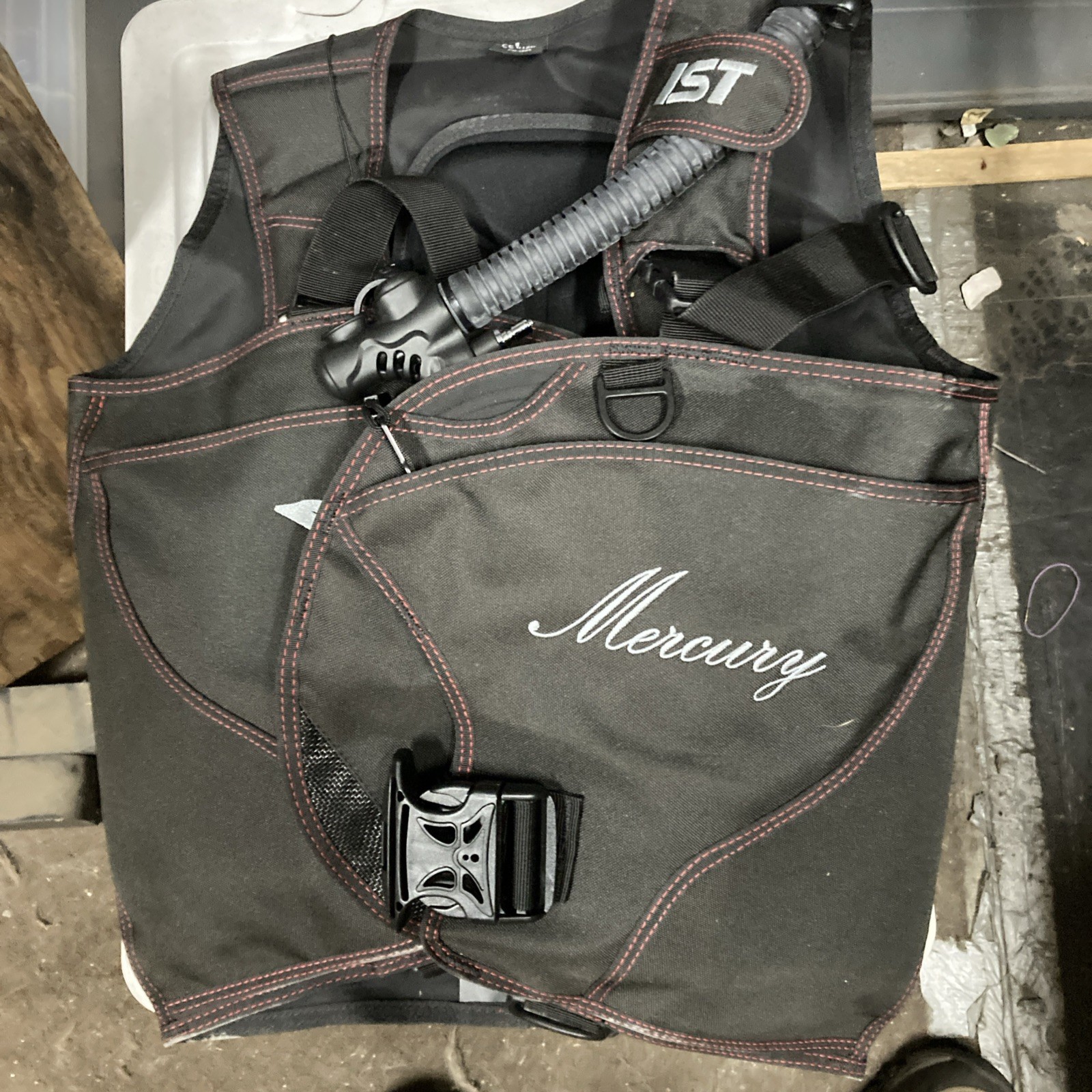 IST J-1700 Mercury Buoyancy Control Device (BCD) with Weight Pockets