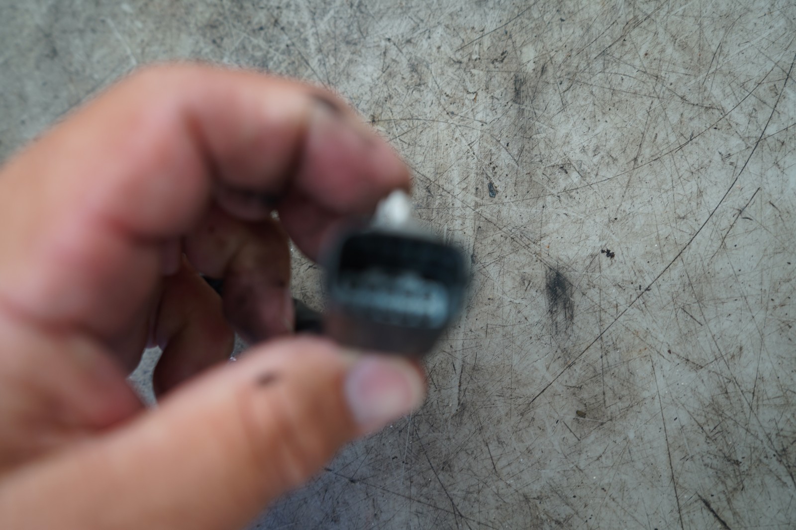 17 SUZUKI GSXR 1000 RIGHT HANDLEBAR CONTROL RUN START SWITCH E-1928