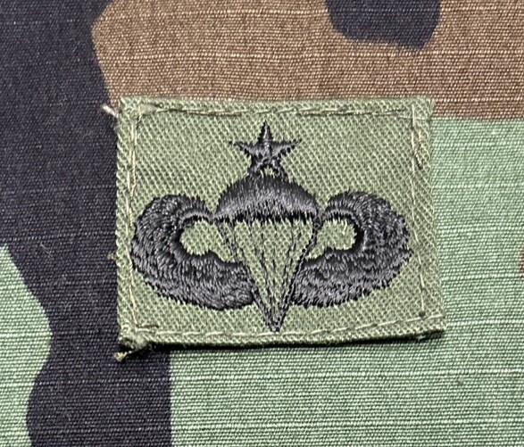 US Army Senior Parachutist Badge BDU Sew-On OD Green