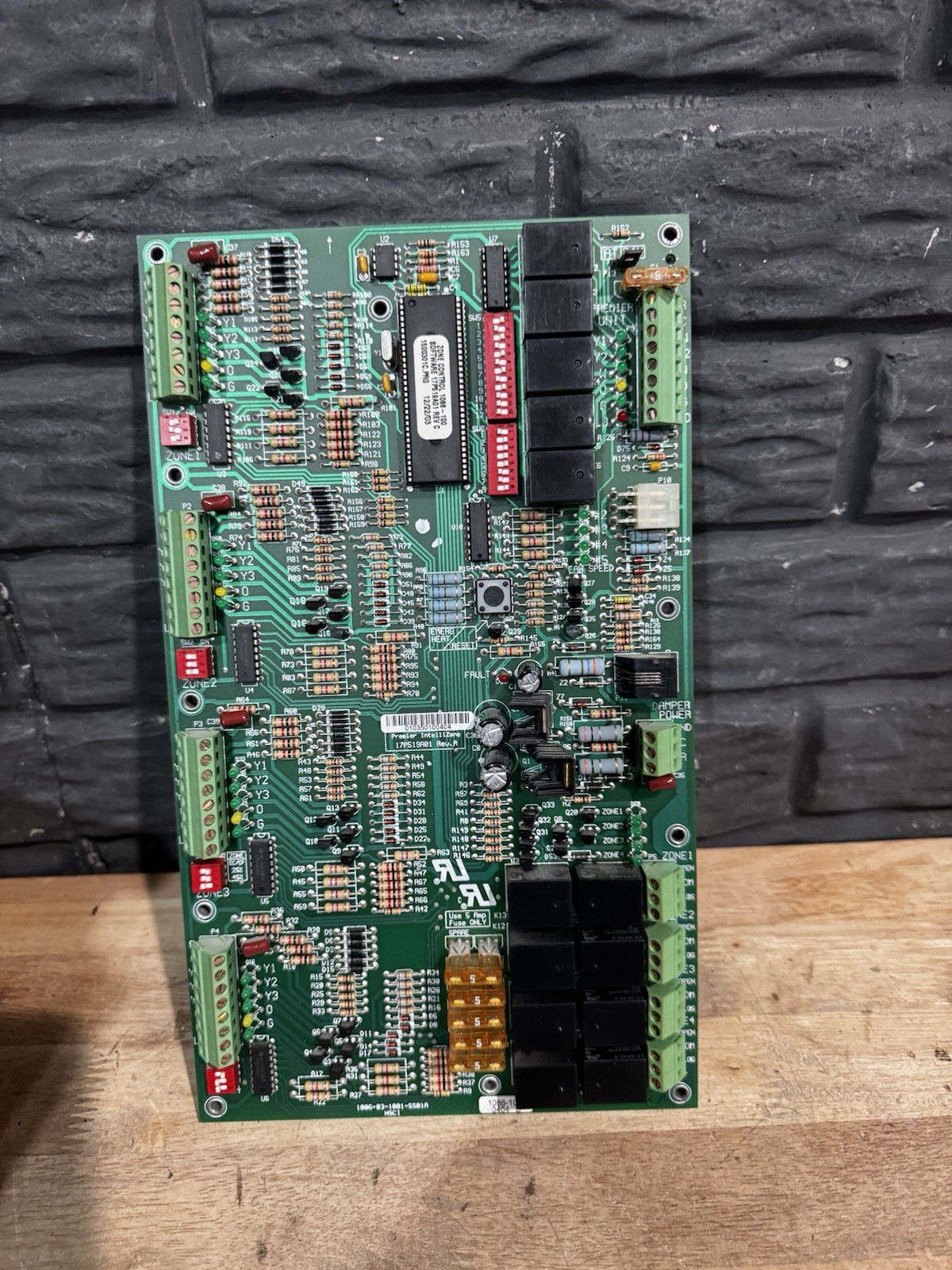 Water-Furnace IntelliZone 17P519A01 Rev A Read Description