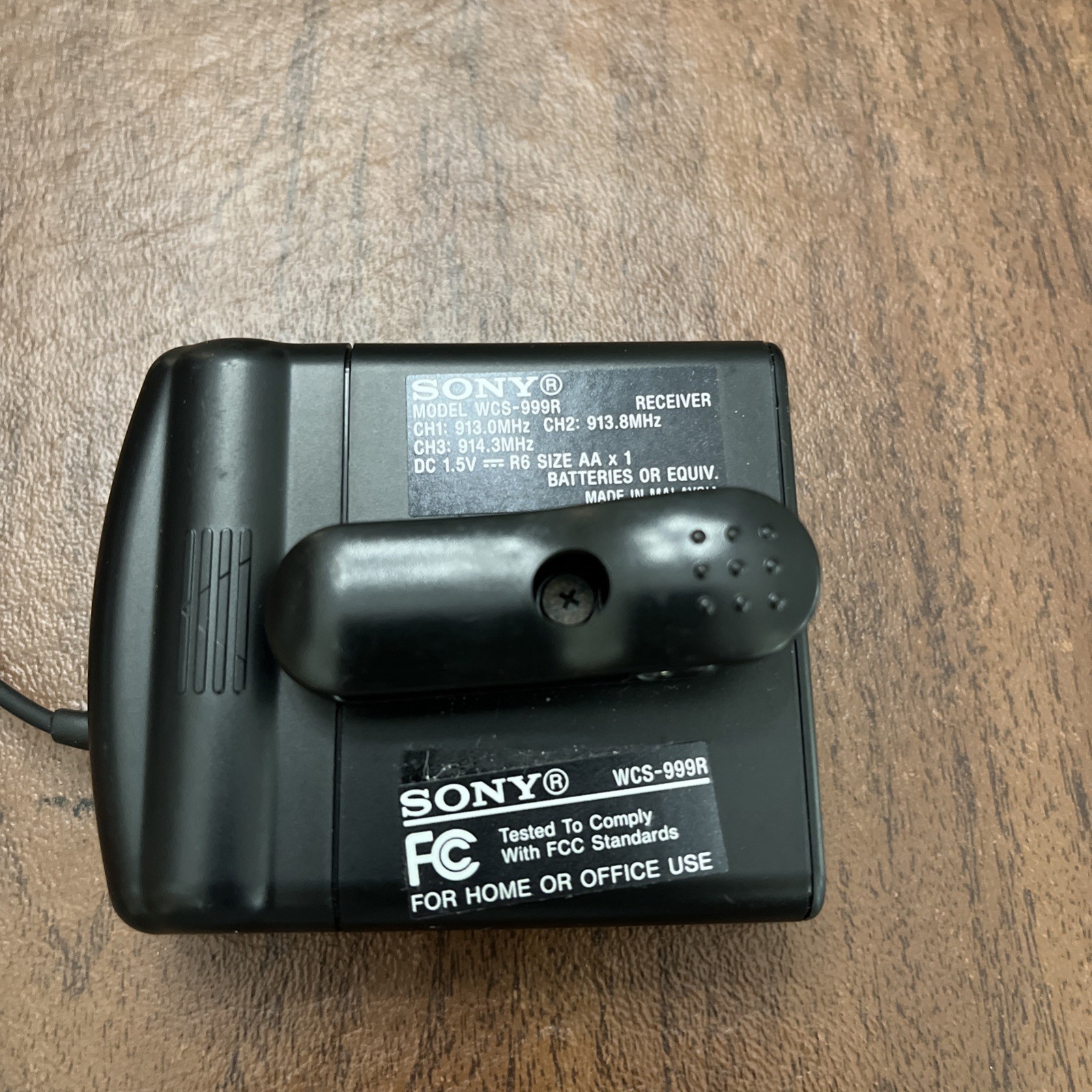 Sony WCS-999R Wireless Microphone System Turns On