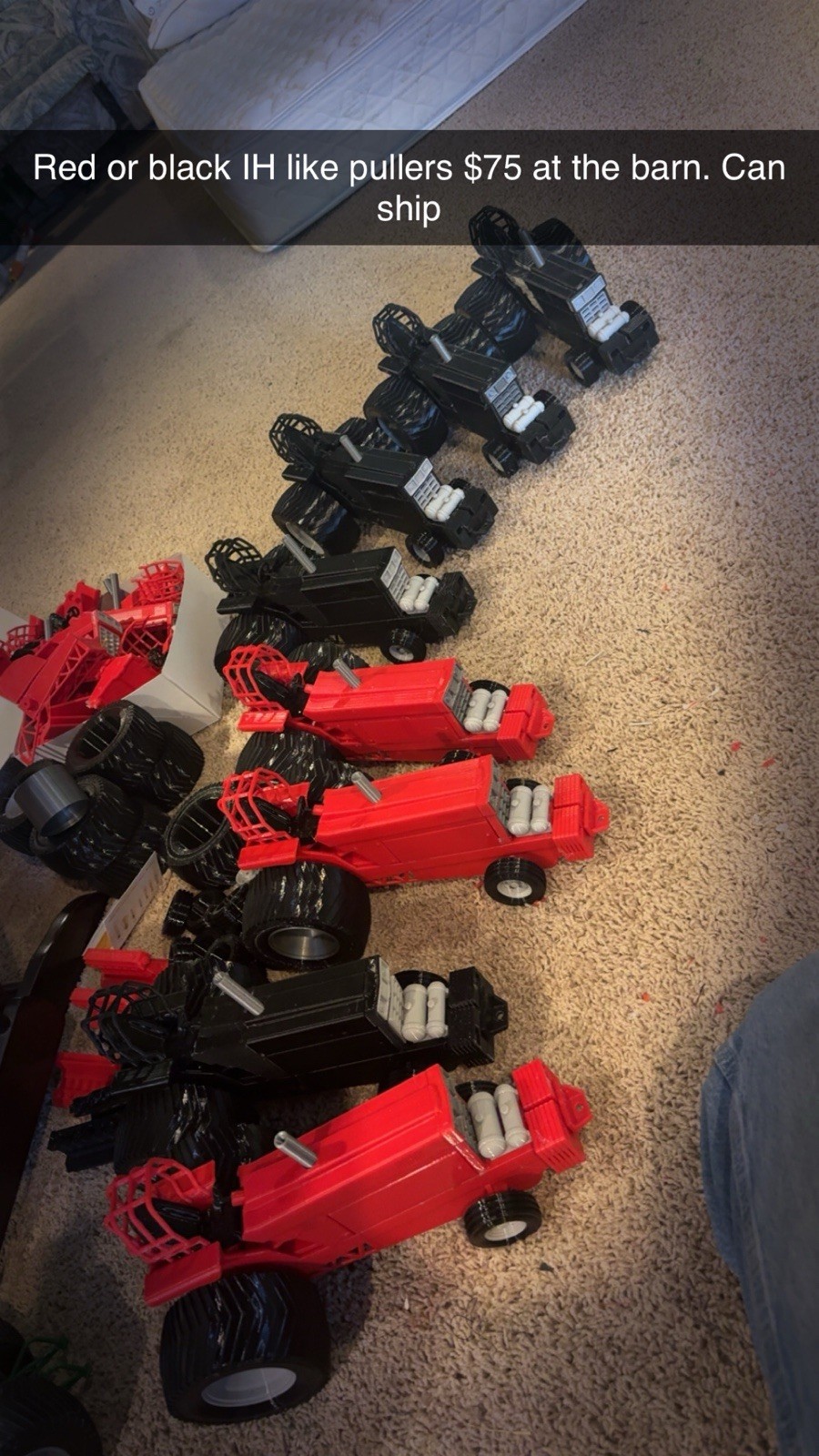 1/16th Pulling Tractors red & Black