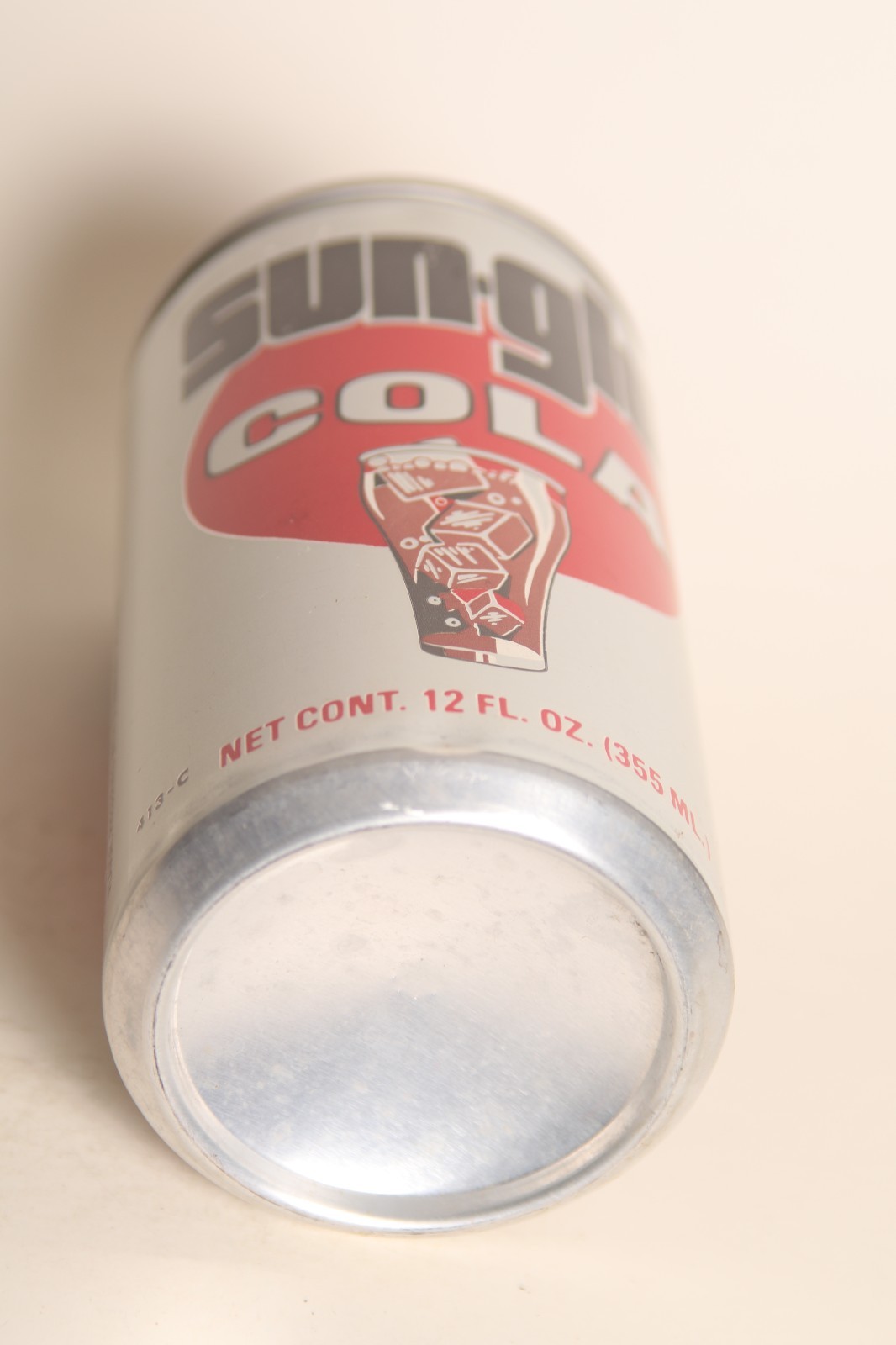 Sun-Glo Cola soda can