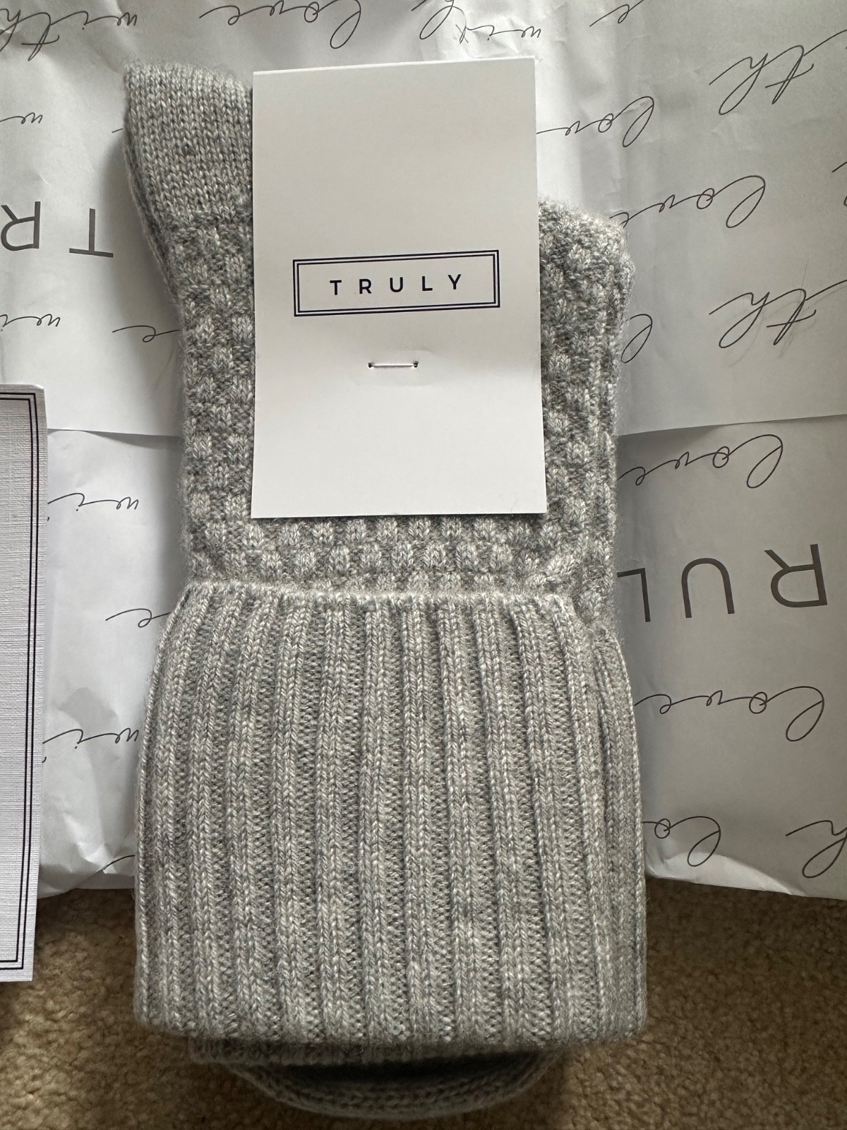 BNWT Truly cashmere grey bedsocks socks (women's, one size)