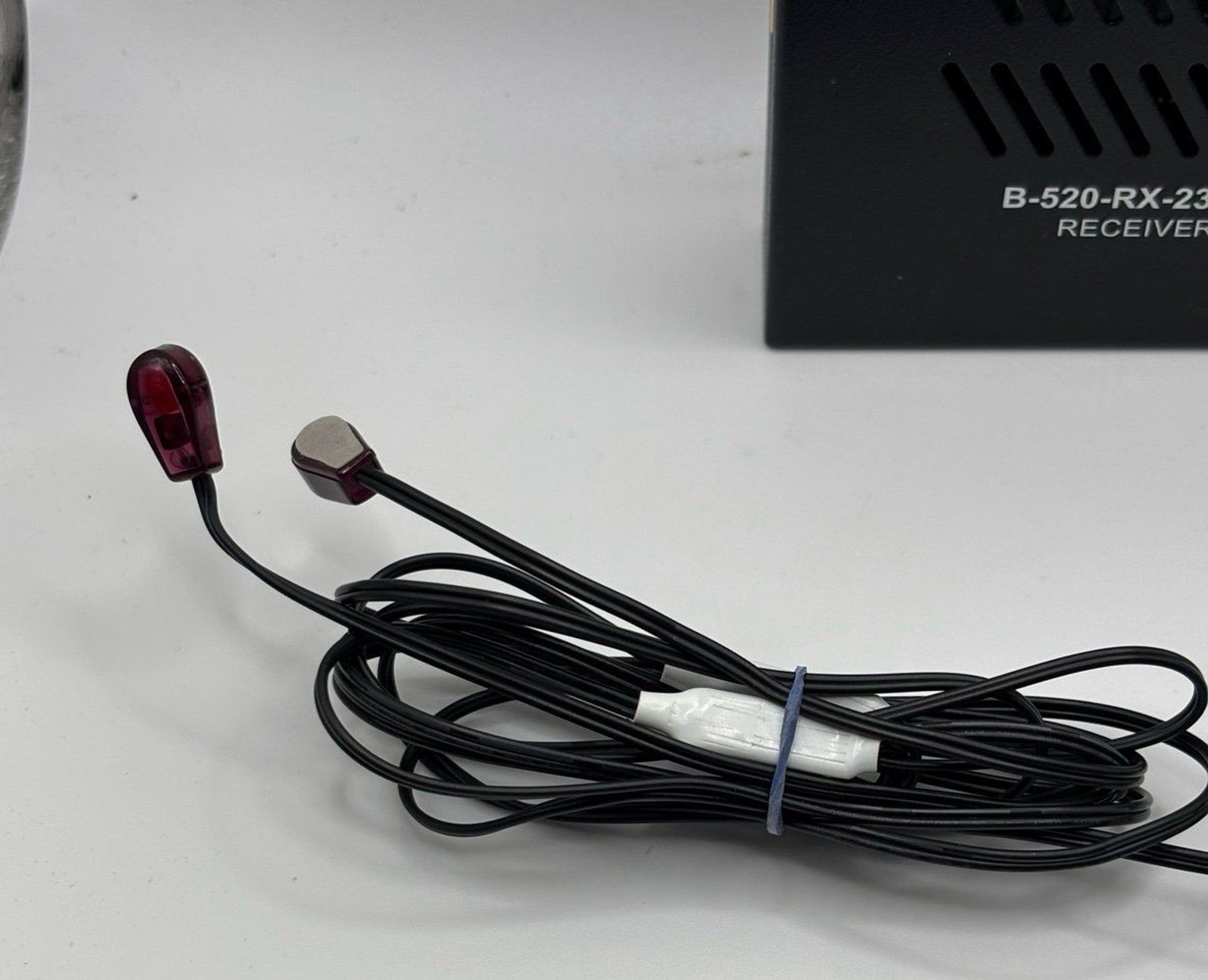 Binary B-520-RX-230-IR HDMI Extender RECEIVER with Accessory Cables
