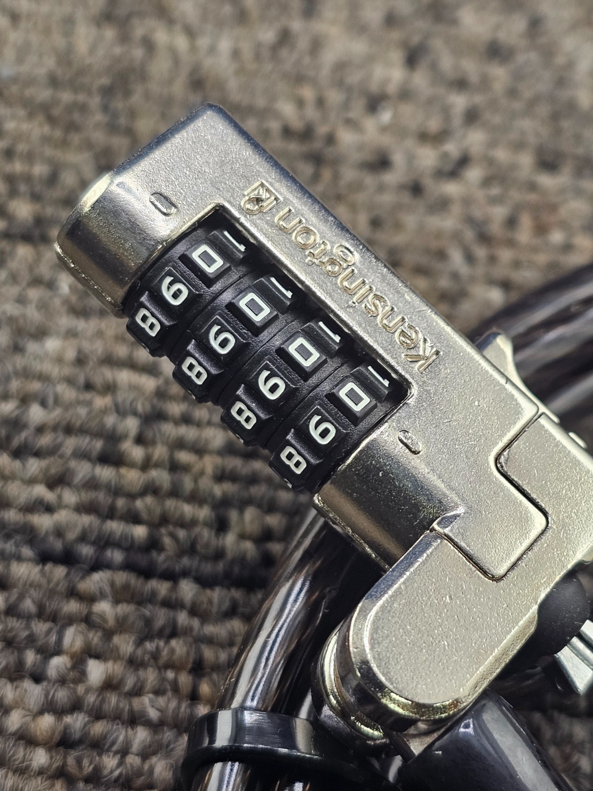 KENSINGTON N17: 4-Code Combination Security Lock For Wedge-Shaped Lock Slot