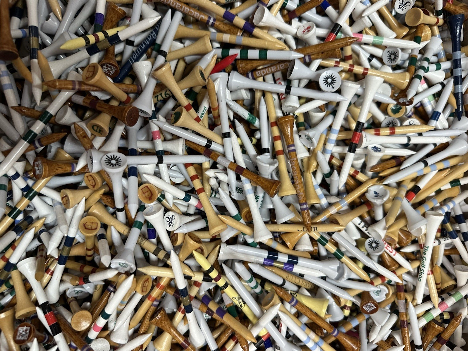 Golf Tees 200 Pack Plastic & Wood Random Assorted  200 Golf Tees 2 3/4  3 1/4