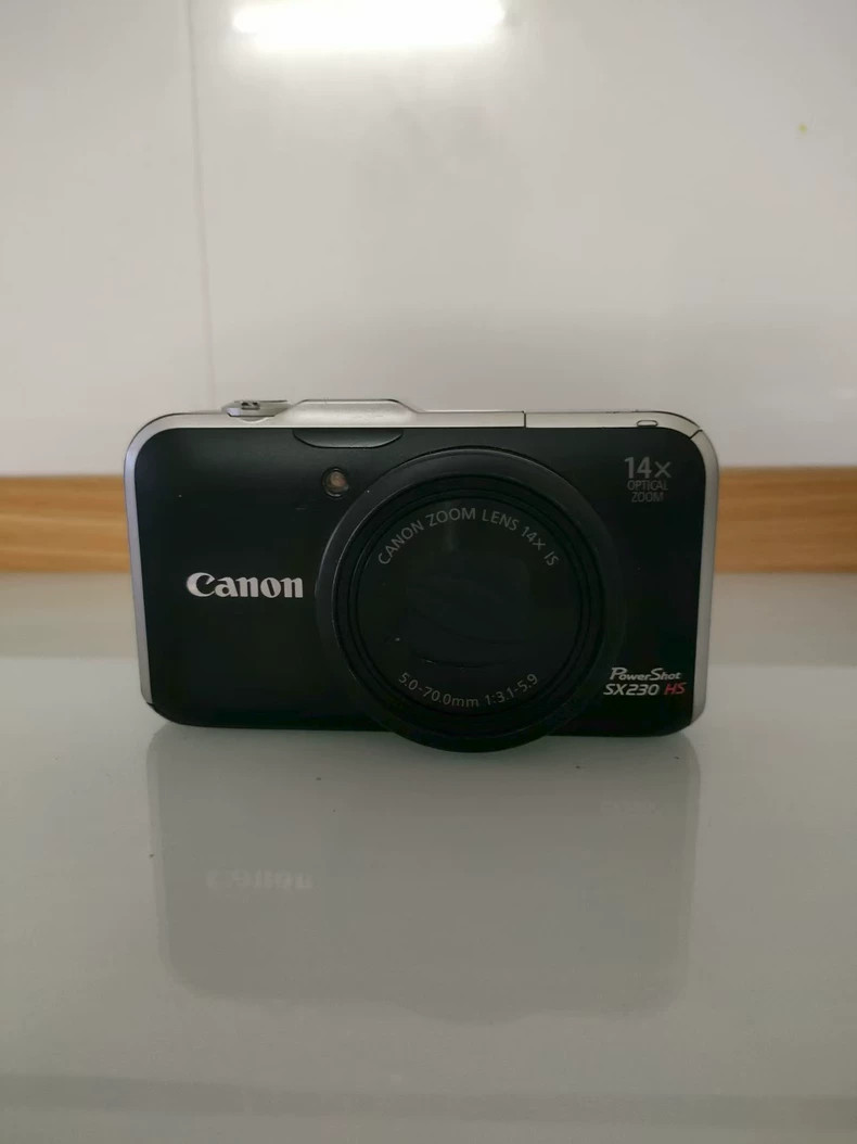 Canon PowerShot SX230 HS 12.1 MP CMOS Digital Camera 14x Optical Zoom black
