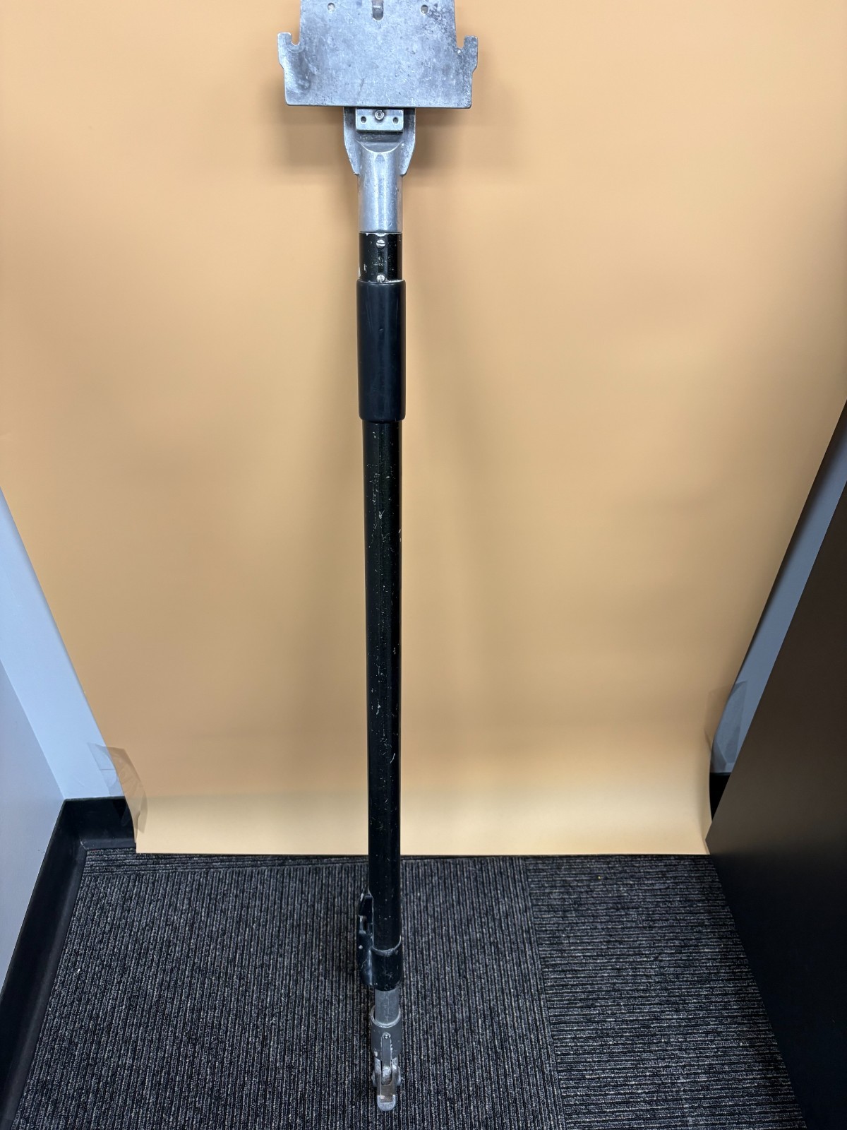 level 5 dry wall flat box long extension handle 40"