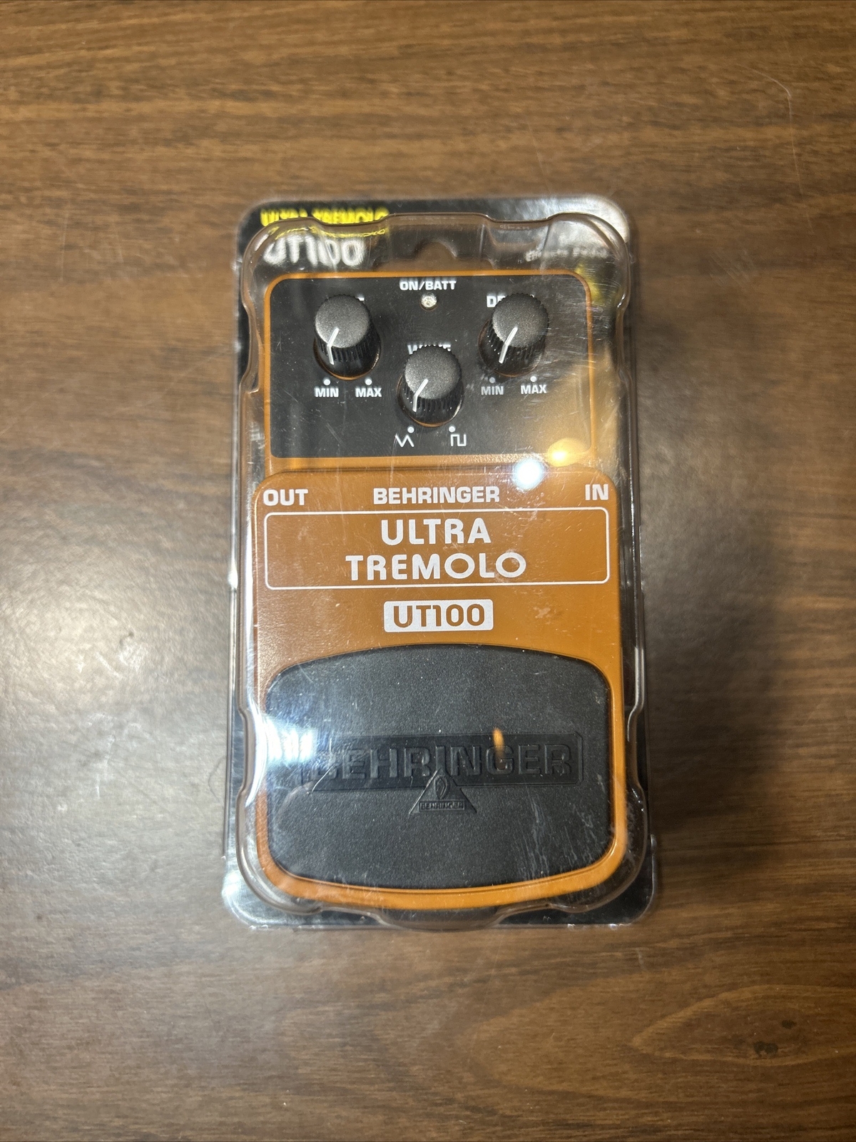 Behringer UT100 Ultra Tremolo Guitar Effect Pedal