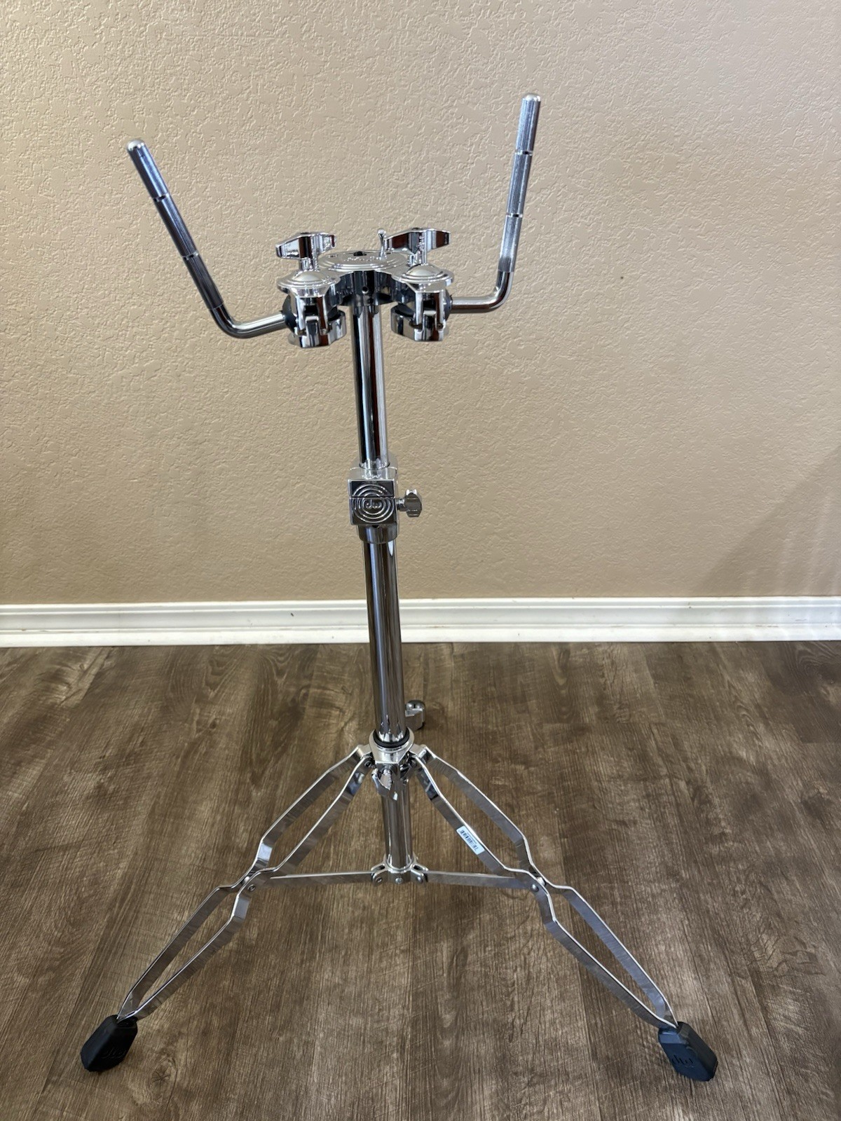DW 9900 Series Heavy-Duty Tom Stand