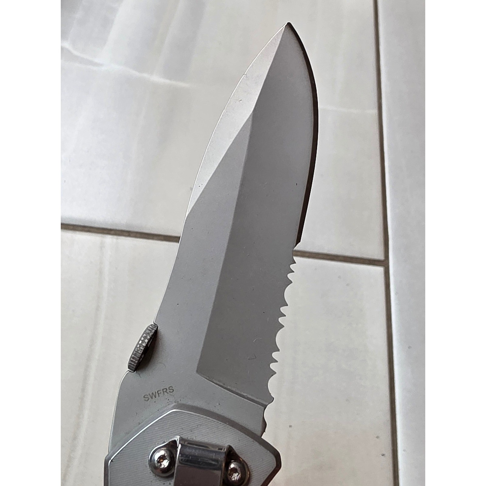 Smith & Wesson 1st Response SWFRS Folding Knife Serrated Blade Rescue Tool F1