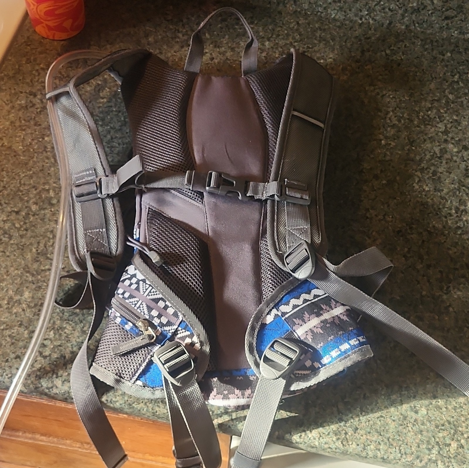 Cloudveil 2L Hydration Backpack w/Unique Blue/Gray Pattern,2 Zip Waist Pockets