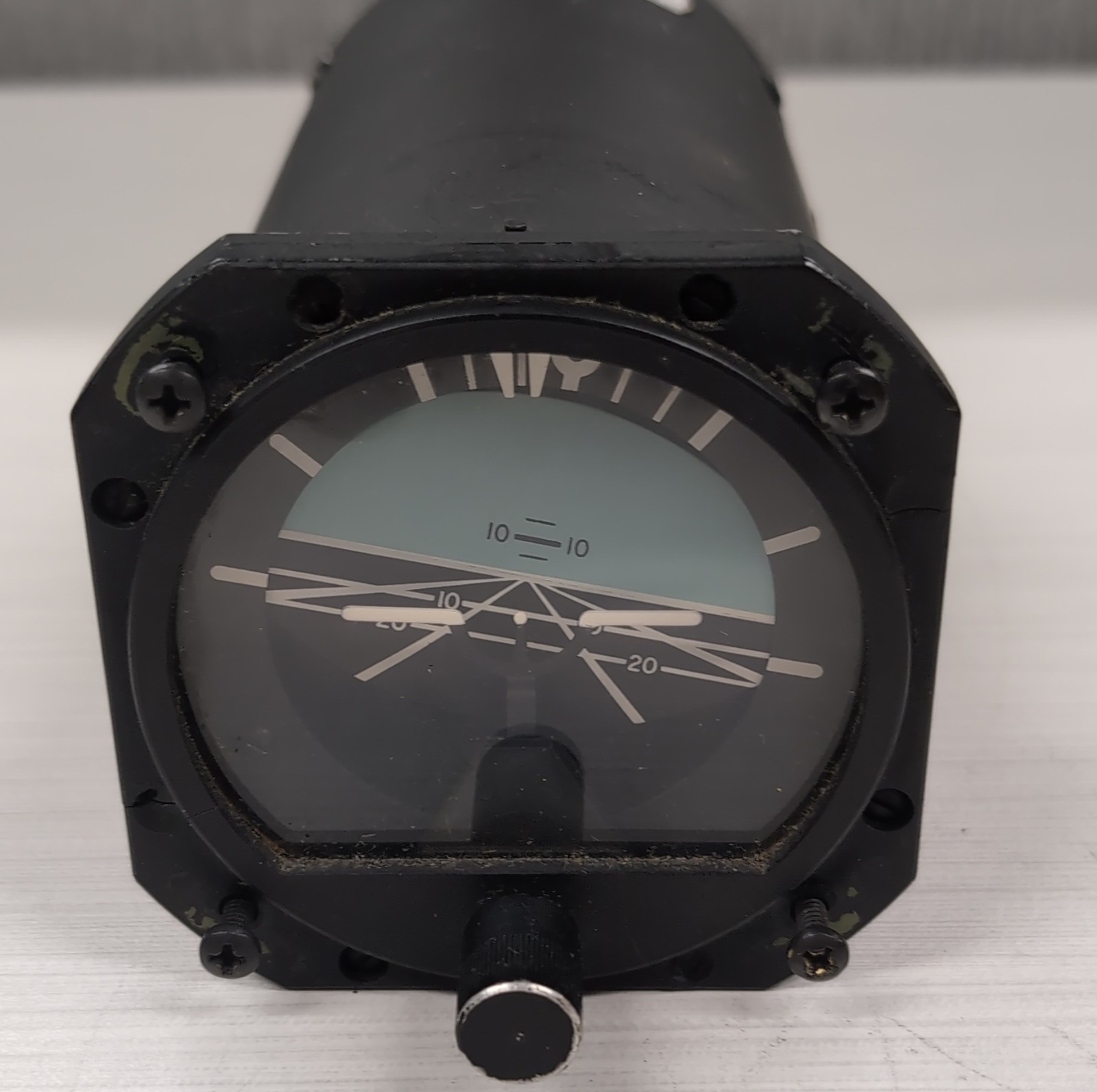 Attitude Gyro Model: 5000E-9, P/N: 23-501-05-2