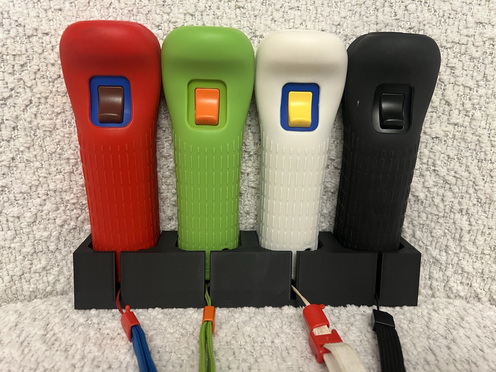 Nintendo Wii Remote Controller Display Stand Hold 4 w/ Silicone Cover 3D Printed